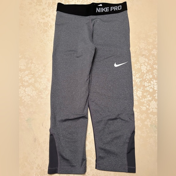 Nike Pro 3/4 Grey Leggings for Girls - Picture 2 of 2